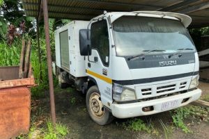 2005 Isuzu NQR
