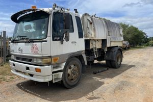 2001 Hino FF1J