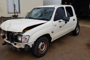 2003 Toyota HILUX 