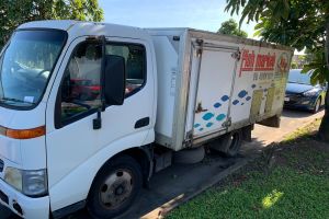 2002 Hino Dutro 