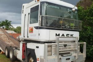 1999 Mack Magnum 