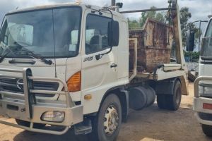 2004 Hino FG
