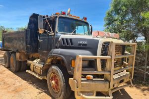 989 Ford L Series 