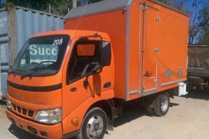 2005 Hino Dutro 