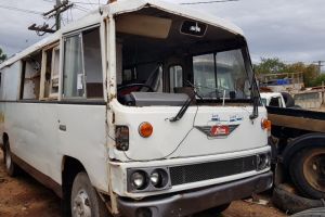 1981 Hino AM100 